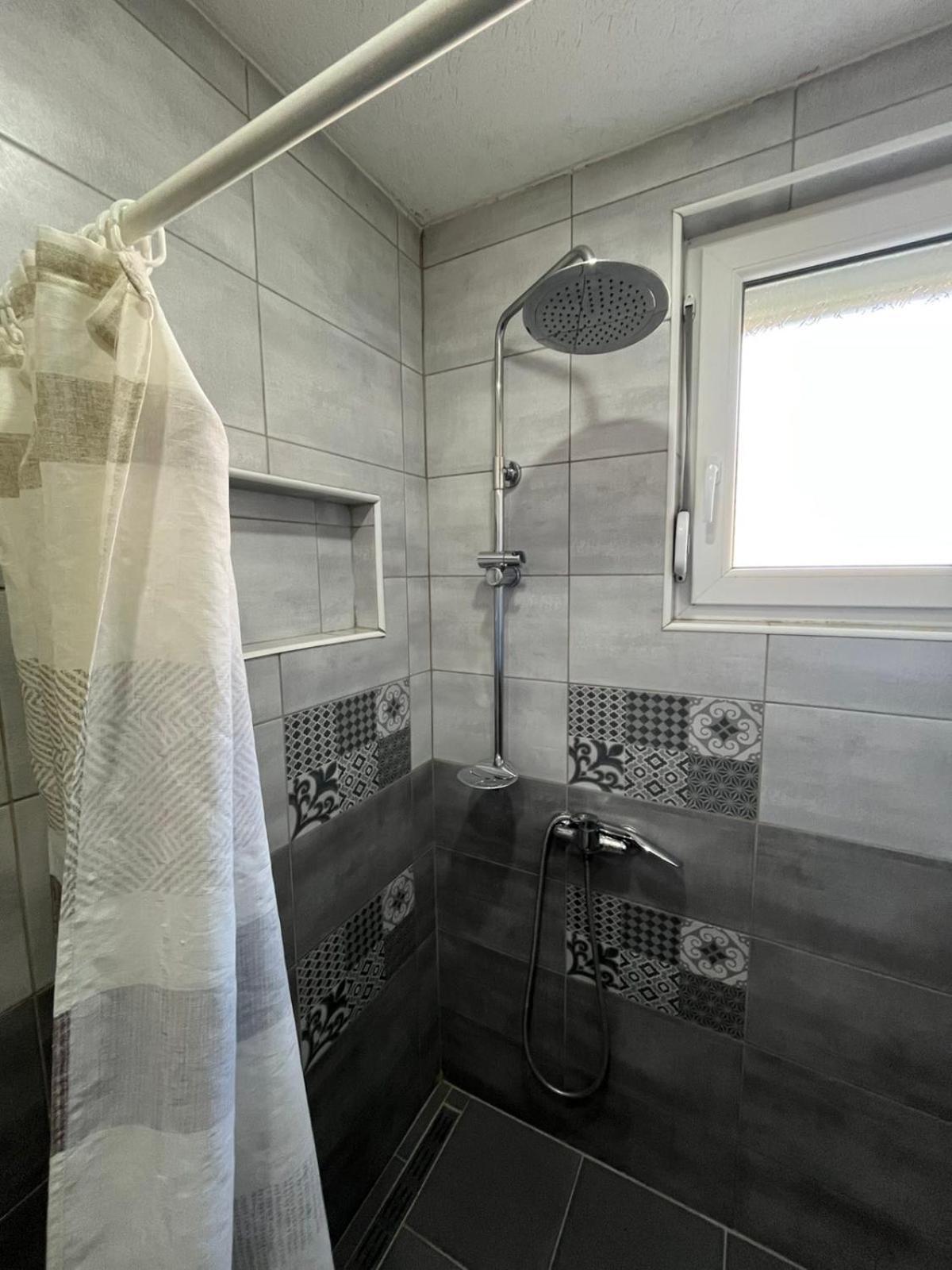 Apartman All Seasons Hotonj Buitenkant foto
