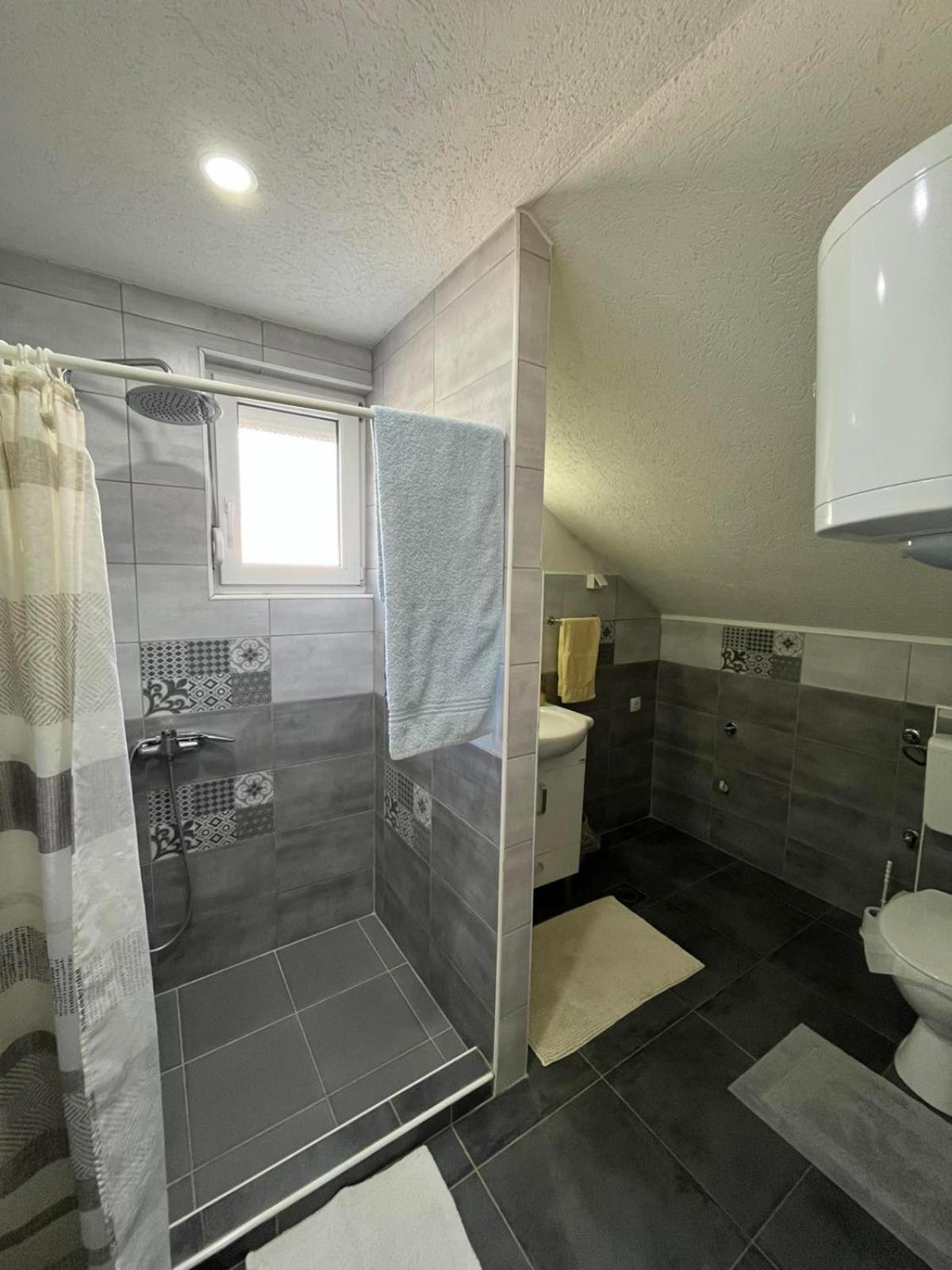 Apartman All Seasons Hotonj Buitenkant foto