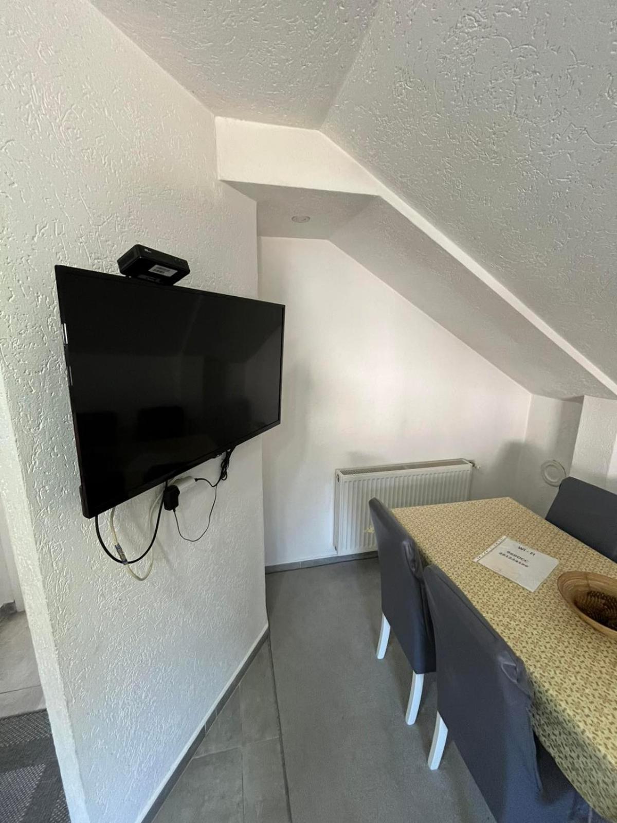 Apartman All Seasons Hotonj Buitenkant foto