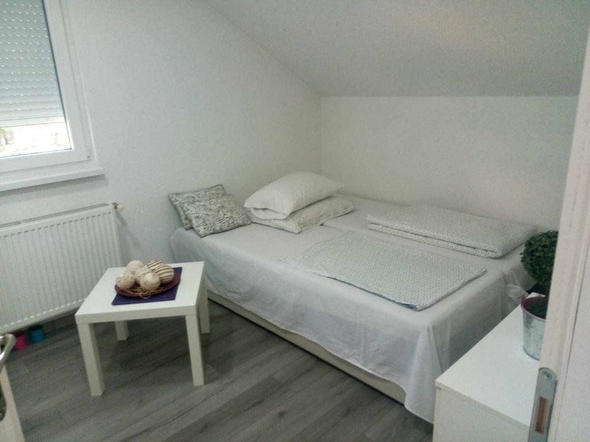 Apartman All Seasons Hotonj Buitenkant foto